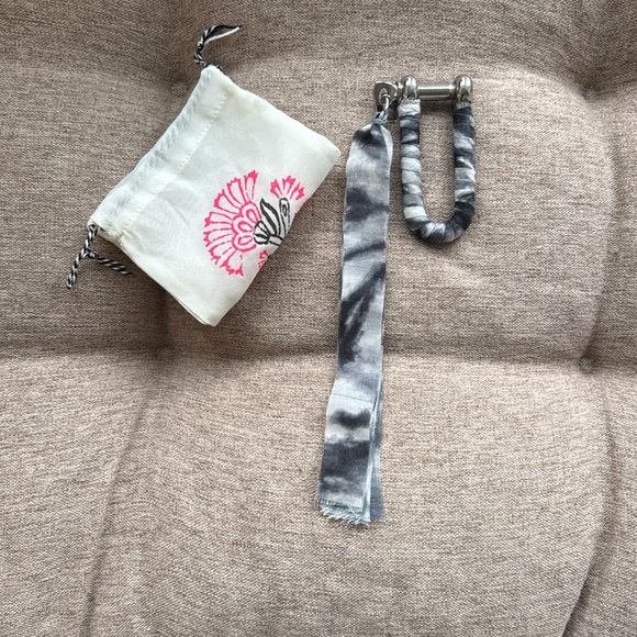 NWT FREE PEOPLE CARABINER BAG CHARM - Picture 3 of 3